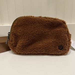 Lululemon everywhere belt bag - fleece